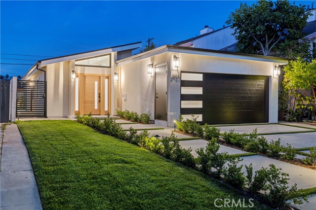 Detail Gallery Image 1 of 36 For 3923 Edenhurst Ave, Los Angeles,  CA 90039 - 4 Beds | 3 Baths