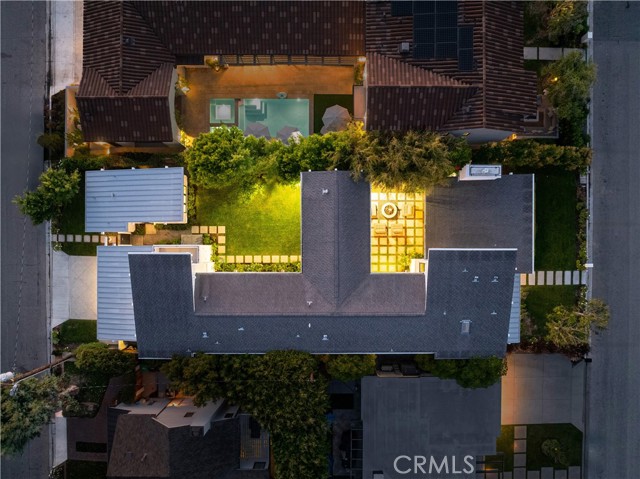 2217 Laurel Place, Newport Beach CA: https://media.crmls.org/medias/a6c1ff9f-8a95-4ff1-a43c-5a0ce3c37b86.jpg