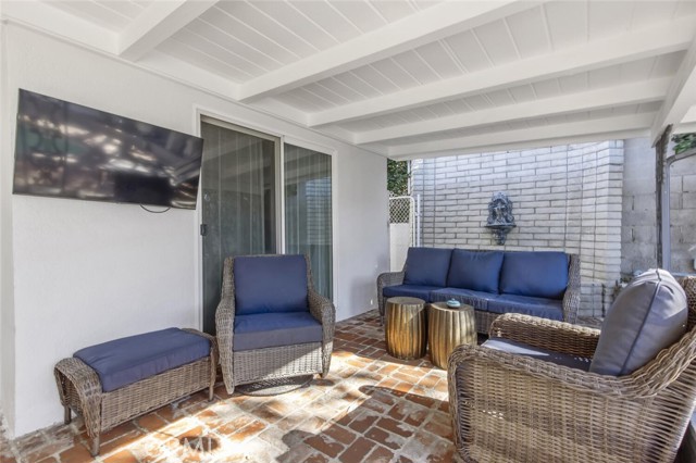 22444 Venido Road, Woodland Hills CA: https://media.crmls.org/medias/a6c20181-aebe-473b-b085-2691db781882.jpg
