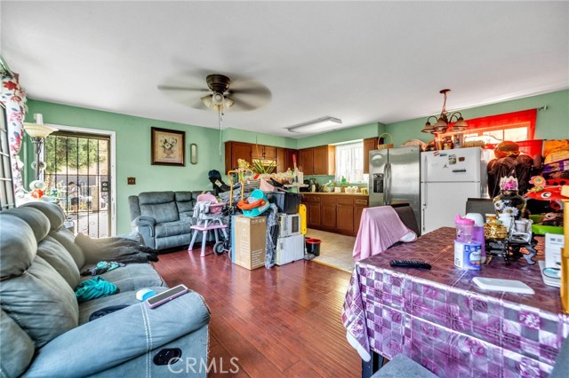 9203 Beach Street, Los Angeles CA: https://media.crmls.org/medias/a6c2ada8-2351-496f-b519-887c85ee64cc.jpg