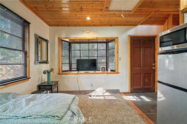 373 Redwood Lane, Crestline CA: https://media.crmls.org/medias/a6c301ed-9136-4017-82b7-8d5e2ef75fcf.jpg