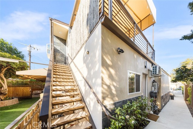 Detail Gallery Image 4 of 31 For 18750 Collins St, Tarzana,  CA 91356 - 7 Beds | 6 Baths