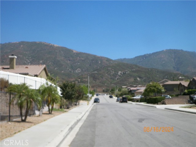 Detail Gallery Image 4 of 35 For 6673 N Ofelia Dr, San Bernardino,  CA 92407 - 4 Beds | 2 Baths