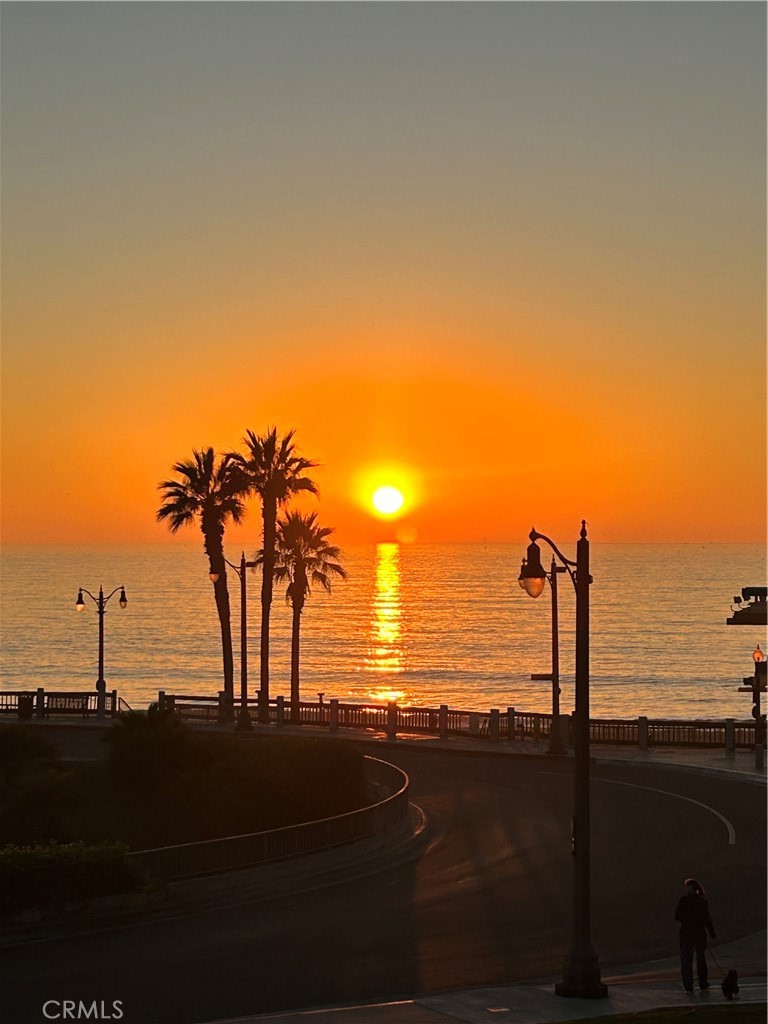 https://media.crmls.org/medias/a6c4a52e-050c-4bf9-93c1-3034dc5c2846.jpg?preset=X-Large