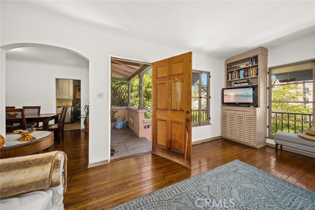 Detail Gallery Image 10 of 25 For 3302 Griffith Park Bld, Los Feliz,  CA 90027 - 4 Beds | 4 Baths