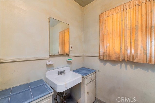 500 N Madison Avenue, Los Angeles CA: https://media.crmls.org/medias/a6c51a0e-0f16-45ee-8631-ce56d838e952.jpg