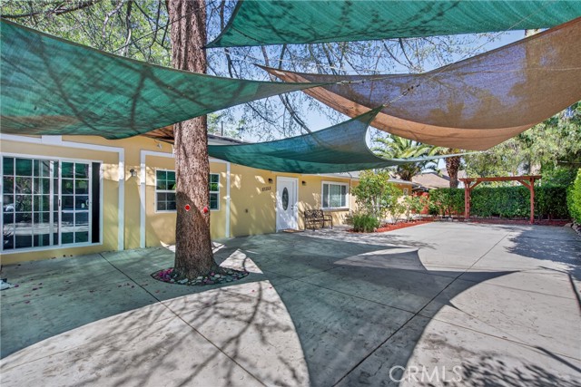 Detail Gallery Image 2 of 31 For 10353 Oro Vista, Sunland,  CA 91040 - 2 Beds | 2 Baths