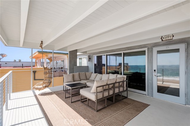 2208 The Strand, Manhattan Beach CA: https://media.crmls.org/medias/a6c589b6-d381-4f97-bad3-187753ec21a4.jpg
