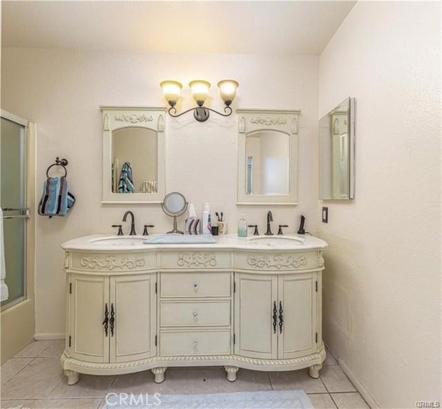 Detail Gallery Image 4 of 8 For 3730 S Bear Unit E, Santa Ana,  CA 92704 - 2 Beds | 2 Baths