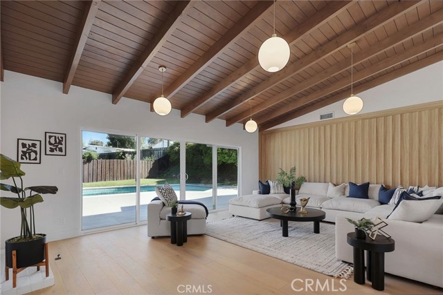 23616 Mariano Street, Woodland Hills CA: https://media.crmls.org/medias/a6c6b31b-01b7-473d-8e89-7e5be3a19180.jpg
