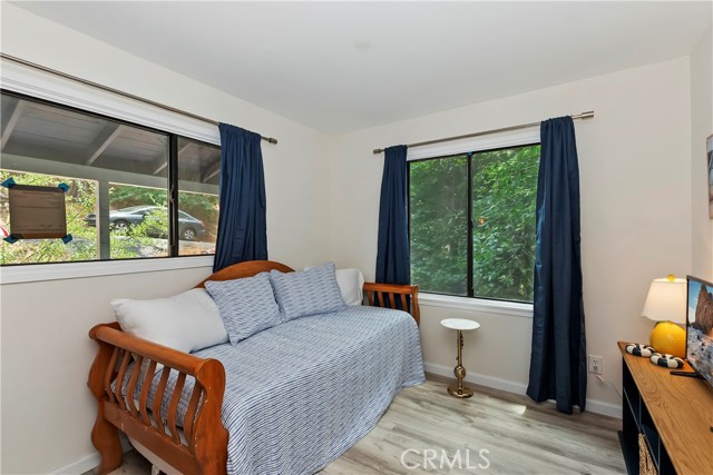 Detail Gallery Image 8 of 32 For 23677 Hillside Dr, Crestline,  CA 92325 - 1 Beds | 1 Baths