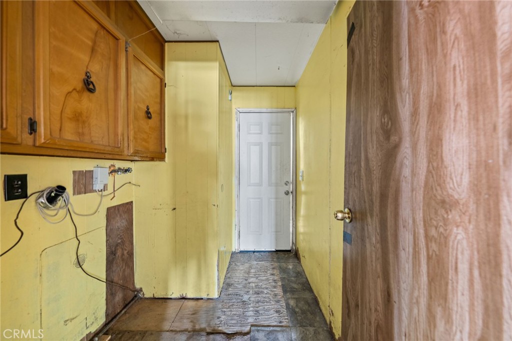 https://media.crmls.org/medias/a6c7b099-be8e-45bd-bcb5-d6b8540cca77.jpg?preset=X-Large