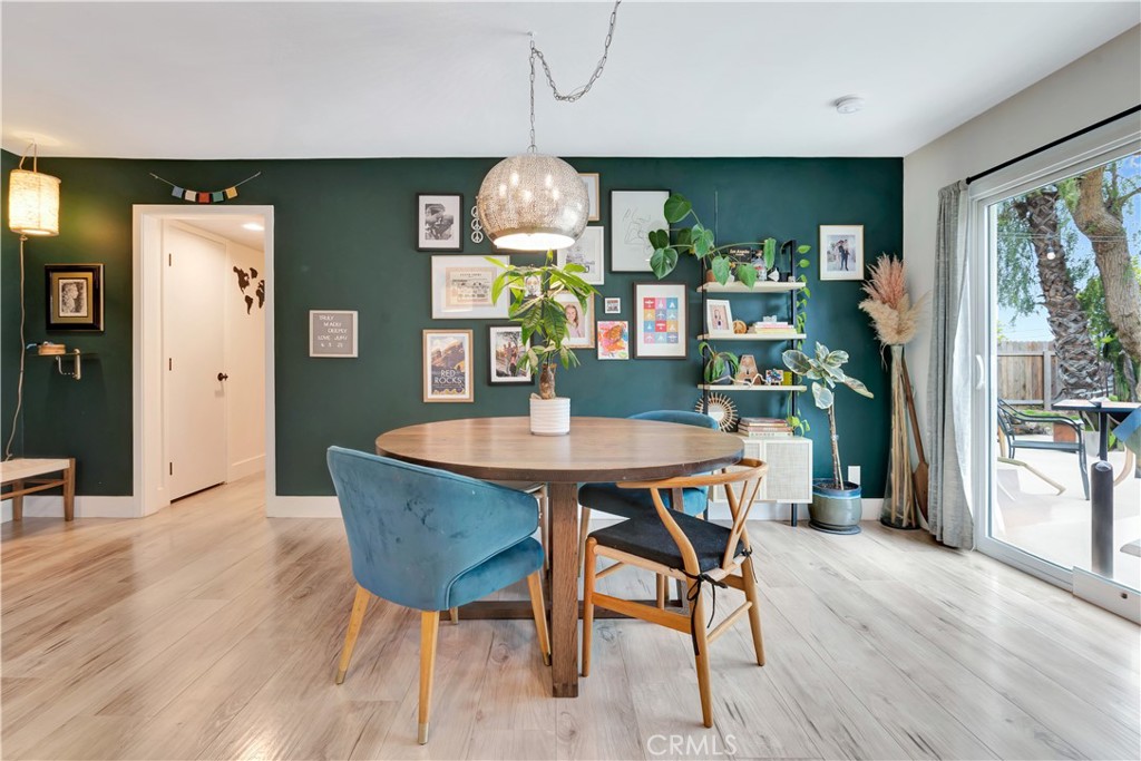 https://media.crmls.org/medias/a6c839dc-56ae-428f-bd67-ba02155fab2f.jpg?preset=X-Large