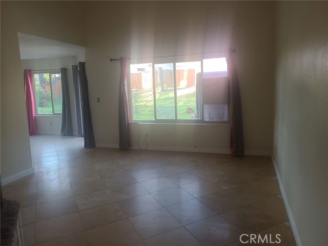 Detail Gallery Image 3 of 16 For 24338 Katrina, Moreno Valley,  CA 92551 - 3 Beds | 2/1 Baths