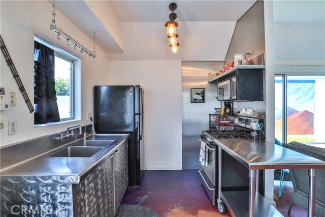 Detail Gallery Image 10 of 46 For 520 N Vine Rear Ave, Ontario,  CA 91761 - 1 Beds | 1 Baths