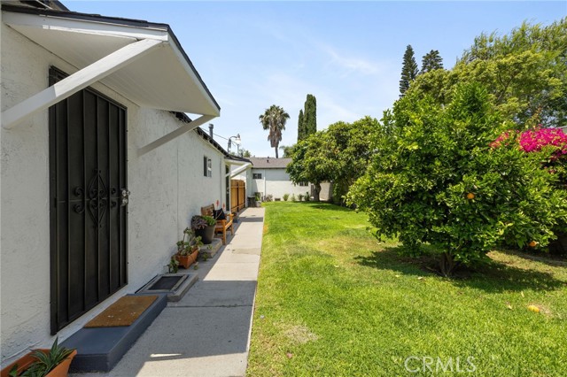 1820 N Avon Street, Burbank CA: https://media.crmls.org/medias/a6cc278b-564e-49bb-ba72-8f2be7c41bdc.jpg
