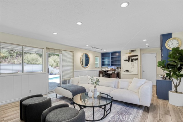 20300 Delita Drive, Woodland Hills CA: https://media.crmls.org/medias/a6cc5e58-9543-4a0d-8099-dc5fdd0979db.jpg