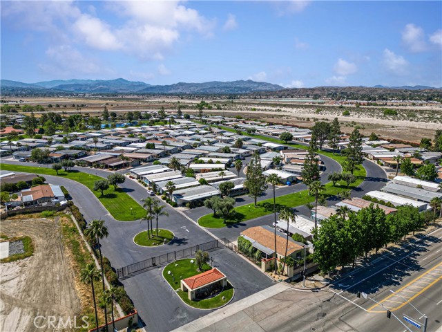 2230 Lake Park Dr, San Jacinto CA: https://media.crmls.org/medias/a6ccb396-b7c5-45a8-a297-f8290d9684d3.jpg
