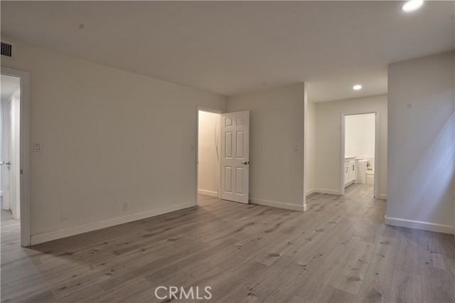 Detail Gallery Image 13 of 23 For 16022 Moorpark St #101,  Encino,  CA 91436 - 2 Beds | 2/1 Baths