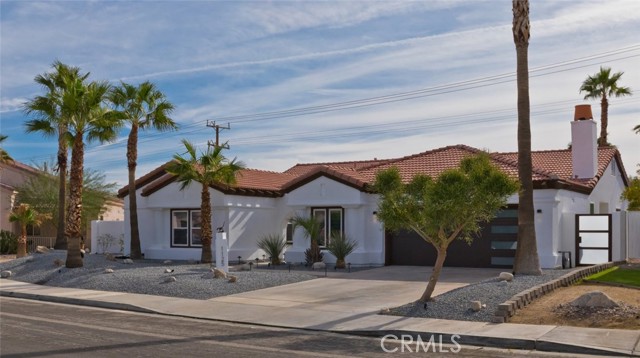 Detail Gallery Image 2 of 66 For 1125 E via San Michael Rd, Palm Springs,  CA 92262 - 5 Beds | 4 Baths