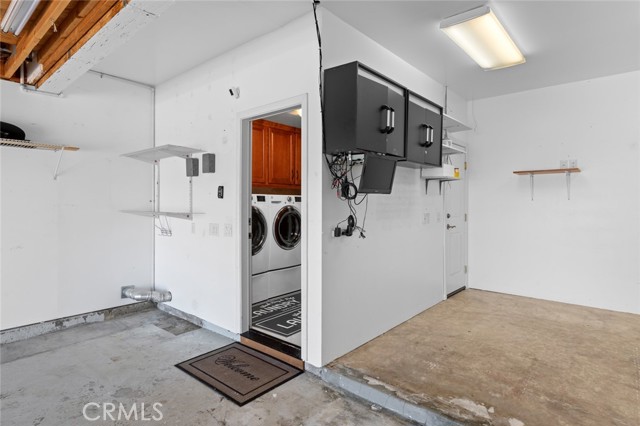 21131 Greenboro Lane, Huntington Beach CA: https://media.crmls.org/medias/a6ccfcea-898b-4f30-b15a-012e1f8fd781.jpg