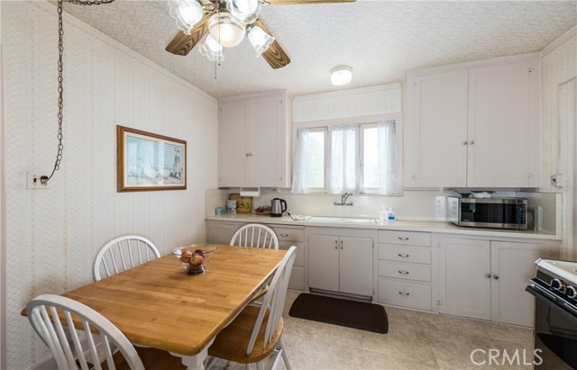 11460 Terracina Blvd, Redlands CA: https://media.crmls.org/medias/a6ce15a9-5ae9-4ef7-8f83-9cc9630b2eeb.jpg