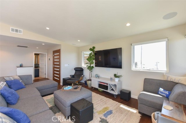 Detail Gallery Image 9 of 38 For 2192 Crestview Dr, Laguna Beach,  CA 92651 - 3 Beds | 3/1 Baths