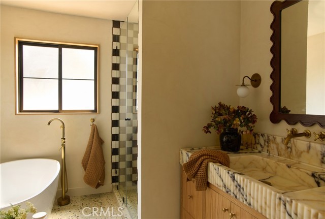 4367 Rising Hill Road, Altadena CA: https://media.crmls.org/medias/a6ce45f4-e17f-4cfb-8bca-e2391e7cb842.jpg