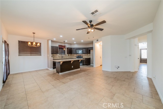 Detail Gallery Image 22 of 61 For 13621 Dellwood Ave, Victorville,  CA 92392 - 6 Beds | 3 Baths