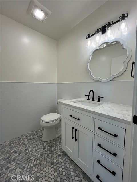 Detail Gallery Image 20 of 33 For 5108 Serrania, Woodland Hills,  CA 91364 - 2 Beds | 3 Baths