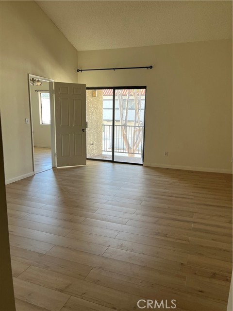 Detail Gallery Image 7 of 13 For 9960 Owensmouth, Chatsworth,  CA 91311 - 2 Beds | 2 Baths