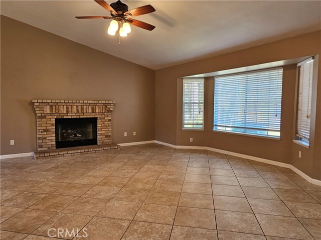 Detail Gallery Image 9 of 34 For 516 Sun Rose Ave, Bakersfield,  CA 93308 - 3 Beds | 2 Baths