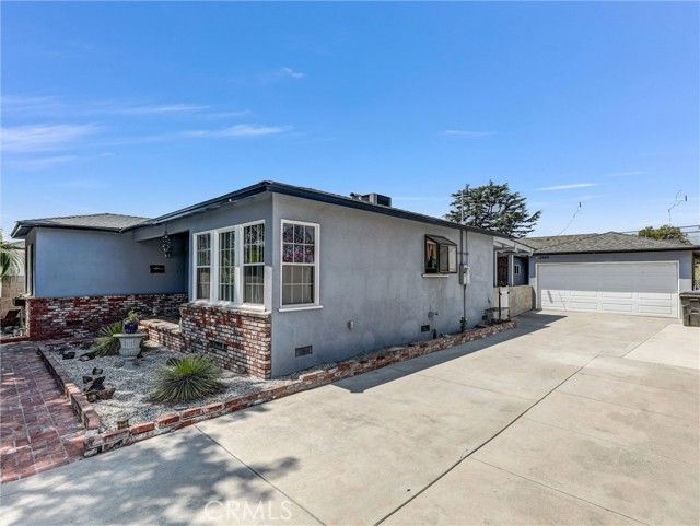 2451 Graydon Avenue, Monrovia CA: https://media.crmls.org/medias/a6cf75aa-6817-43a3-aaa0-1c59272e6a48.jpg