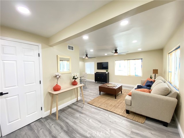 Detail Gallery Image 5 of 22 For 3814 S Normandie Ave, Los Angeles,  CA 90037 - 3 Beds | 2 Baths