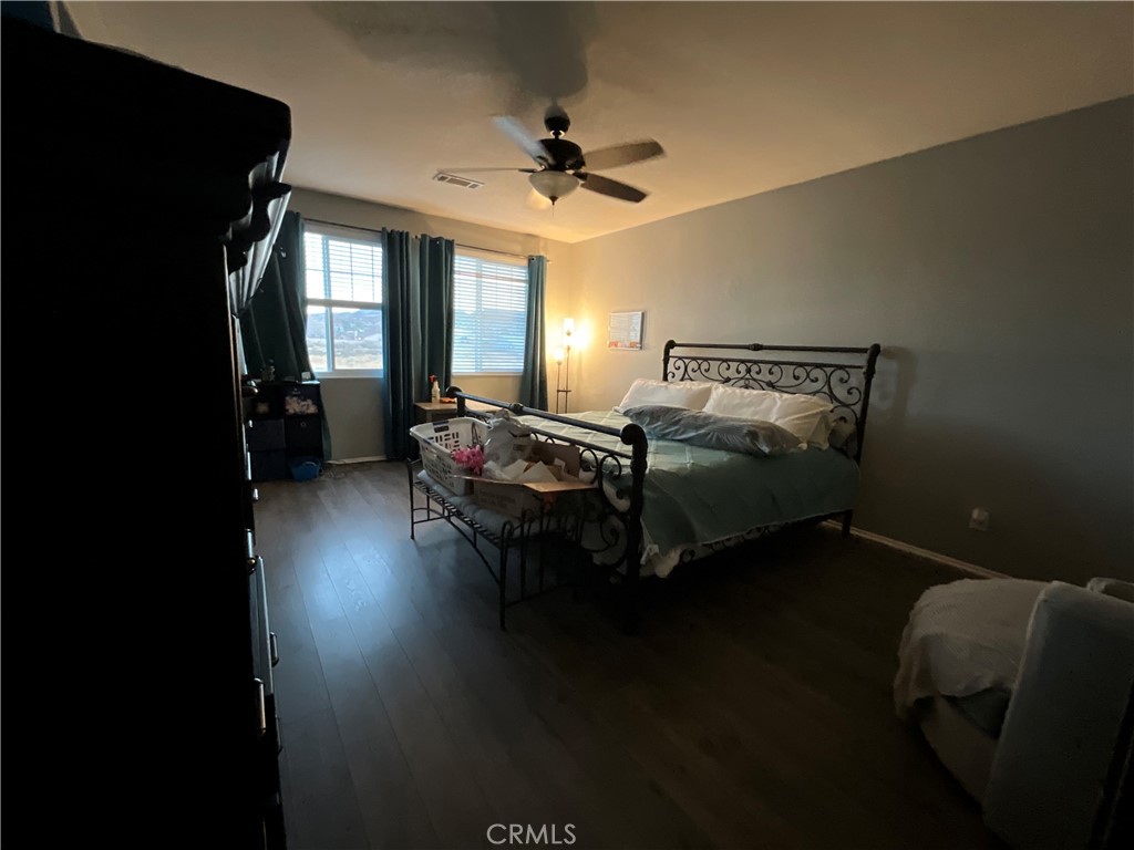 https://media.crmls.org/medias/a6d362e3-d734-40c1-b077-aed43b776ef5.jpg?preset=X-Large