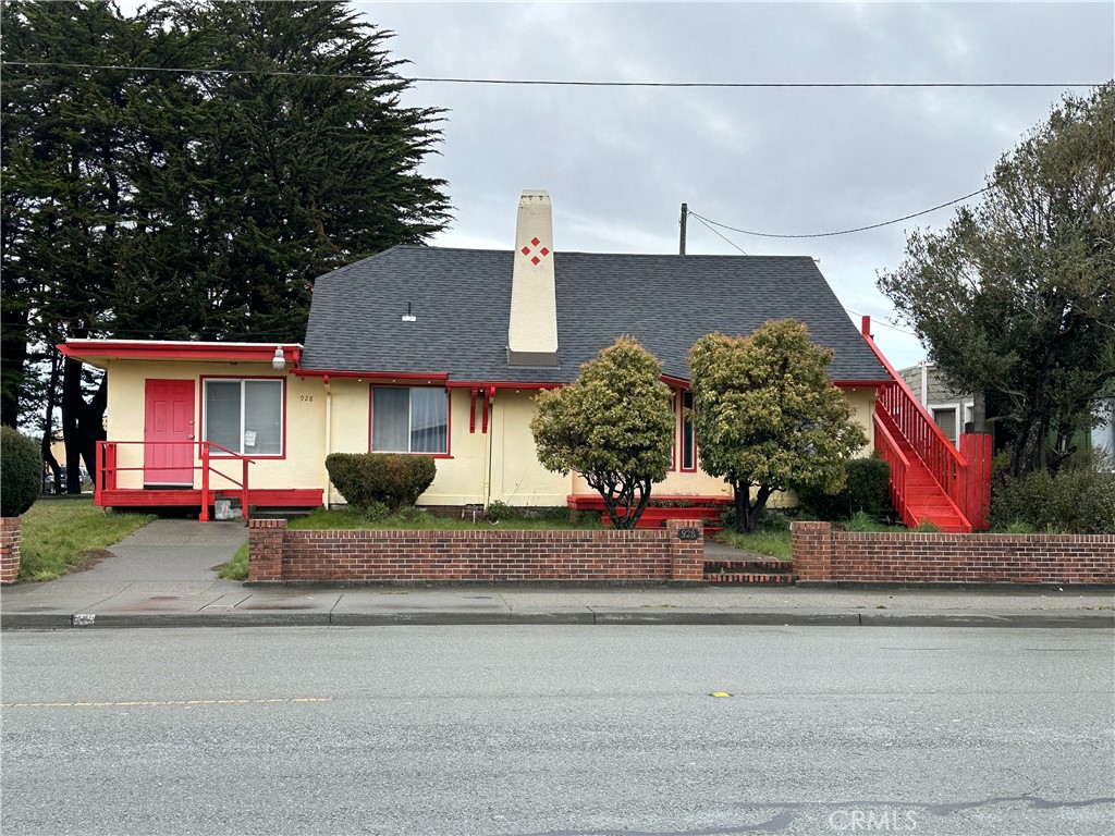 928 9th St, Crescent City, CA 95531