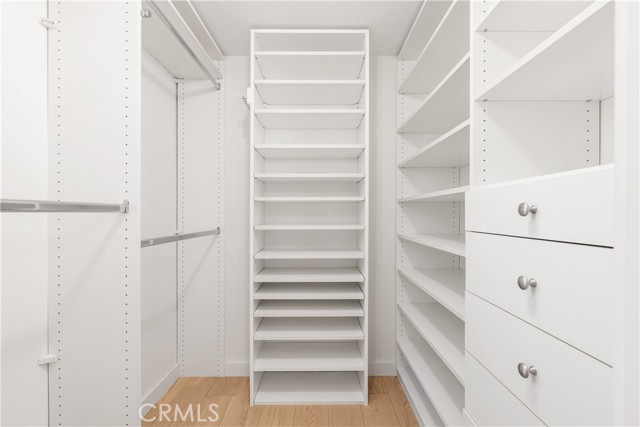 Image 25 of 33 For 5257 Radford Ave  101