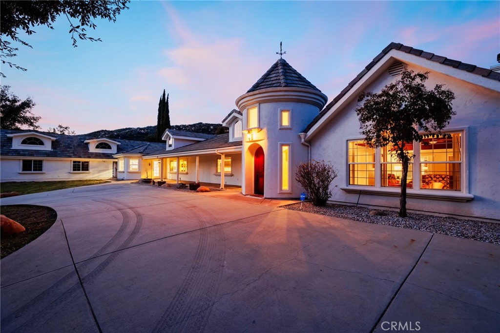 38151 Calle De Lobo