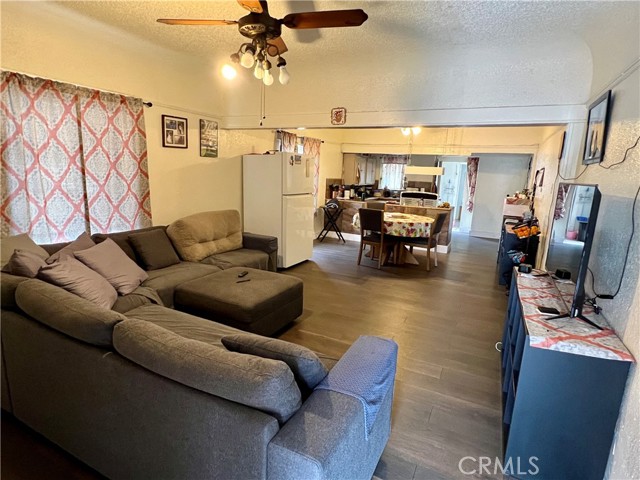 Detail Gallery Image 4 of 28 For 5852 S Olive St, Los Angeles,  CA 90003 - 4 Beds | 3 Baths