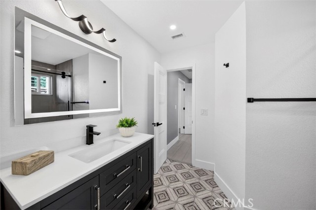 Detail Gallery Image 16 of 27 For 4761 W 141st, Hawthorne,  CA 90250 - 4 Beds | 3 Baths