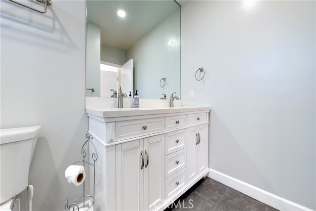 Detail Gallery Image 15 of 35 For 7648 Ostrom Ave, Lake Balboa,  CA 91406 - 4 Beds | 3 Baths