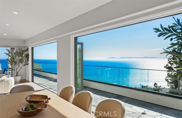 31 N Vista De Catalina, Laguna Beach CA: https://media.crmls.org/medias/a6d81b1a-ed05-4ed0-abf6-945a5b0f8bcf.jpg