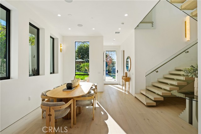 10840 Queensland, Los Angeles CA: https://media.crmls.org/medias/a6d87679-8631-4393-9816-7014e8a310e8.jpg