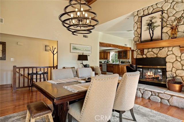 Detail Gallery Image 6 of 52 For 813 Brentwood, Lake Arrowhead,  CA 92352 - 4 Beds | 3/1 Baths