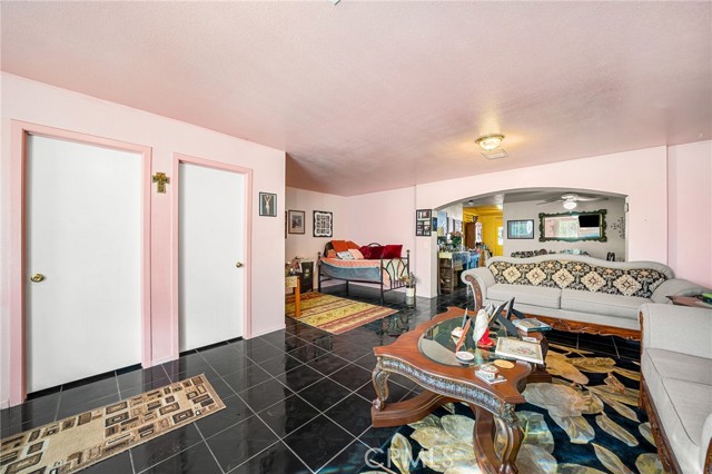 Detail Gallery Image 4 of 27 For 1584 E Davidson St, San Bernardino,  CA 92408 - 3 Beds | 2/1 Baths