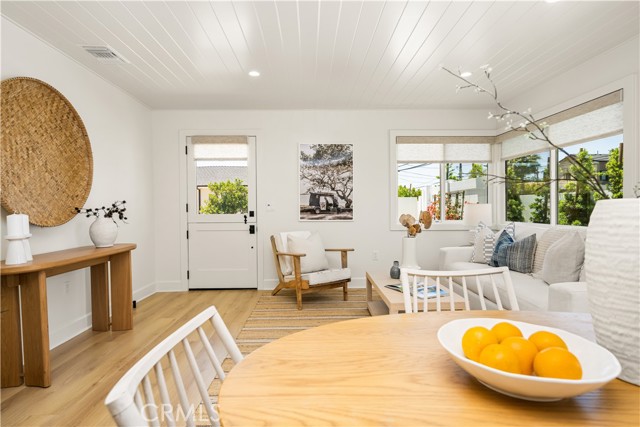 2134 Orange Avenue, Costa Mesa CA: https://media.crmls.org/medias/a6d93fcb-a9ca-4926-9f46-914e52b27e55.jpg