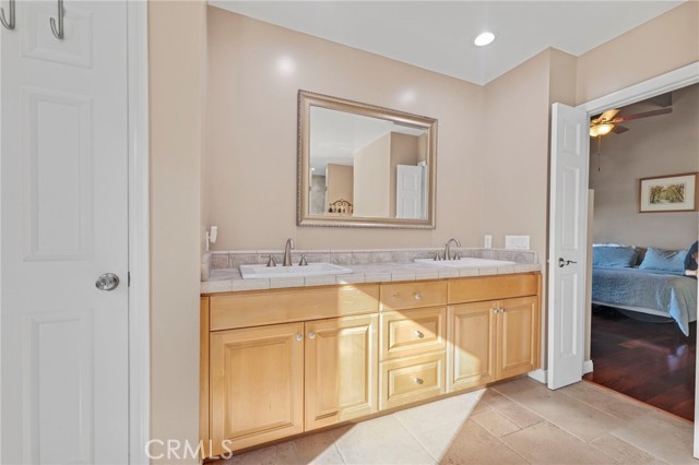5187 Llano Drive, Woodland Hills CA: https://media.crmls.org/medias/a6d98f9c-c2a5-42eb-b4fa-16b80a5d03f2.jpg