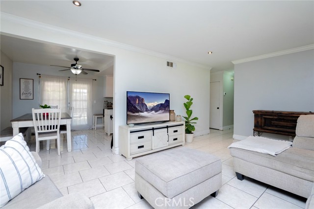 Detail Gallery Image 6 of 33 For 9835 Sycamore Ave, Fontana,  CA 92335 - 3 Beds | 2 Baths