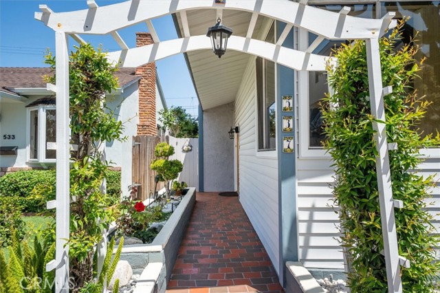 537 3rd Street, Manhattan Beach CA: https://media.crmls.org/medias/a6d9d520-3435-4a3e-b5a7-8ea81332b67e.jpg