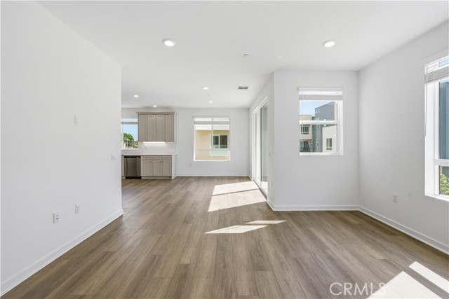 Detail Gallery Image 13 of 31 For 9427 N Sepulveda Blvd. #5,  North Hills,  CA 91343 - 3 Beds | 2/1 Baths